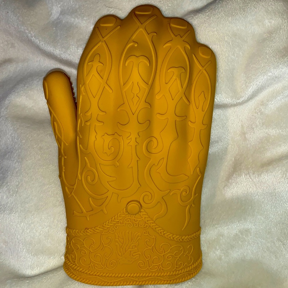 Game of Thrones Kitchen Oven Mitt 2017 from Home Box Office Inc.